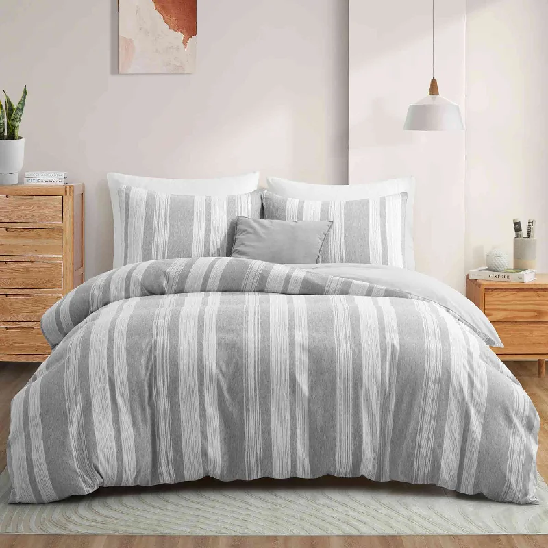 Mid - priced duvet covers with a good balance of quality and cost3PCS in Set Duvet Cover Sets with Pillowcases Strip Patten