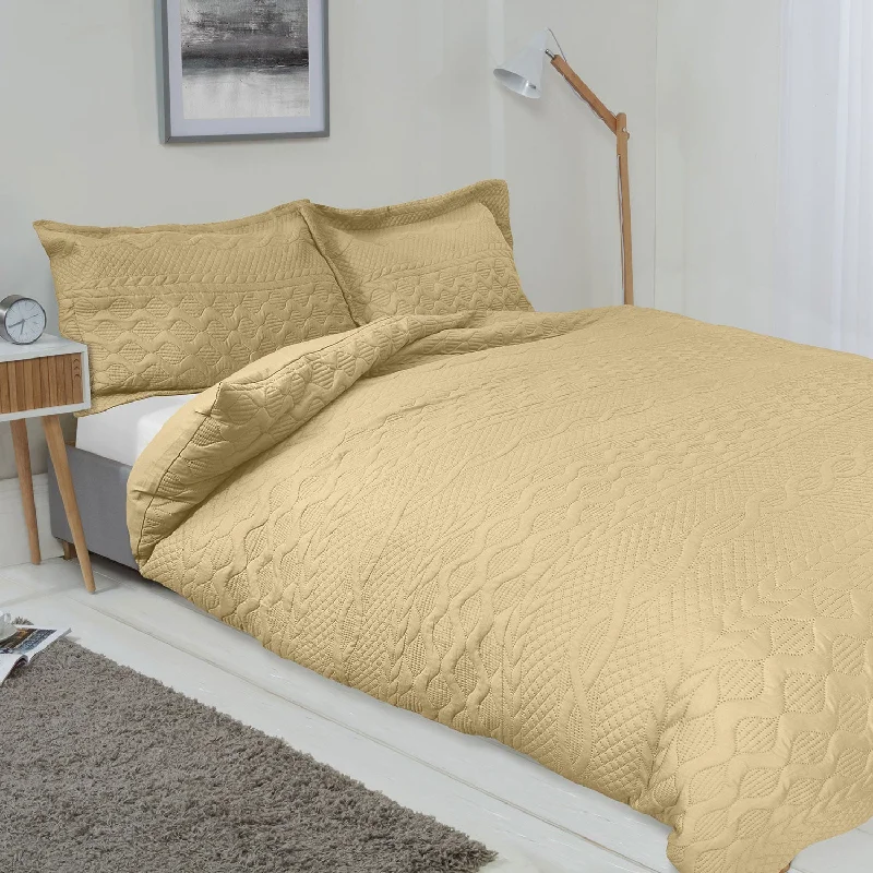 Linen duvet covers with a natural texture and breathabilityAran Cream Duvet Set