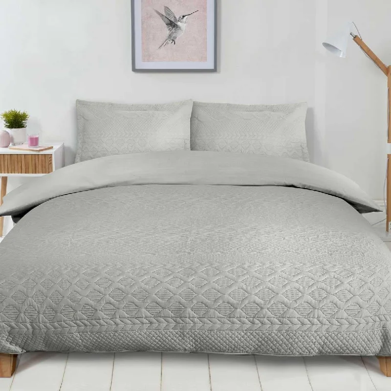 Dry - clean - only duvet covers with high - end materials and delicate designsAran Embroidered Duvet Cover Set Silver