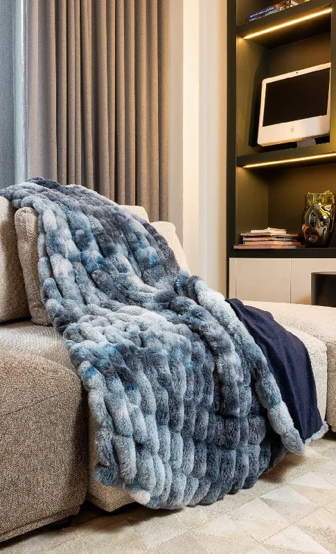 Microfiber blankets that are durable and easy to care forChunky Faux Fur Throw Blanket