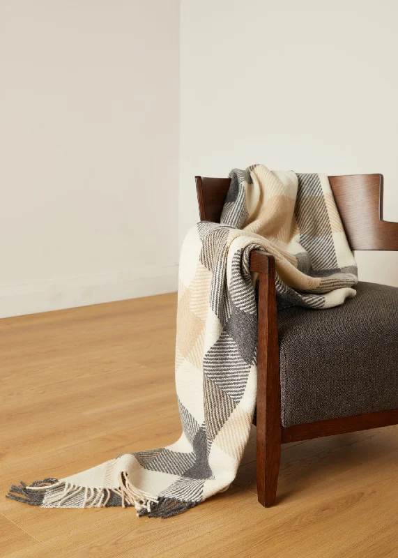 Fleece blankets for a cozy and plush textureFoxford Classic Dublin Check Merino Throw