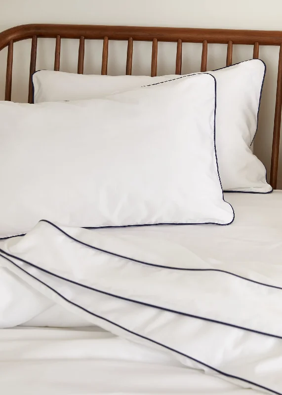 Chenille blankets with a thick and fuzzy textureFoxford Cong Trim Pillowcase