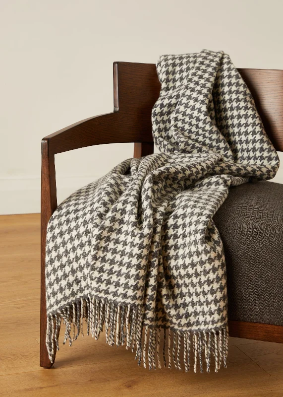 Cotton blankets for breathability and a lightweight feelFoxford Oxford Houndstooth Merino Throw