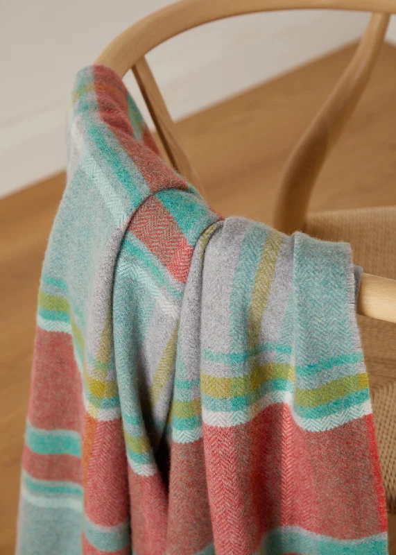 Alpaca wool blankets for a hypoallergenic and warm optionFoxford Spraoi Lambswool Throw