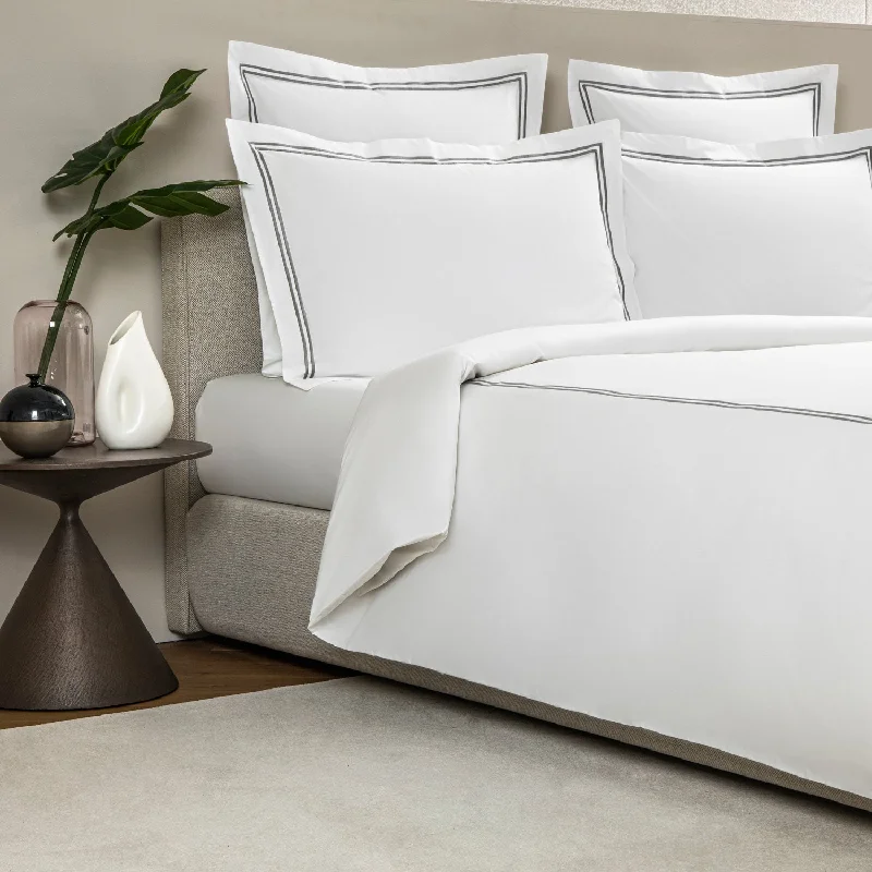 Abstract - designed duvet covers to add an artistic flair to the bedroomFrette Classic Duvet Cover