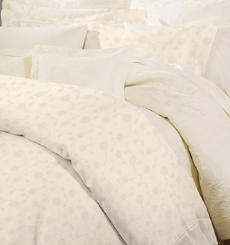 Geometric - patterned duvet covers for a modern and stylish lookGiza 45 Jacquard Bedding Collection by Sferra