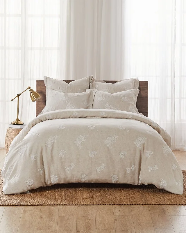 Allergy - friendly duvet covers for bedrooms with sensitive air qualityJohnny Was Skyler Eyelet Linen Duvet