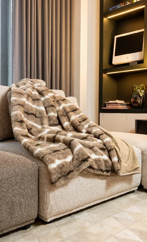 Mohair blankets with a unique sheen and softnessLuxe Beige & White Faux Fur Throw