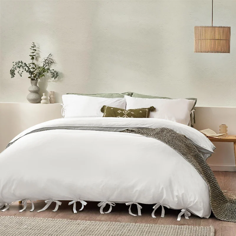 Thermal - regulating duvet covers to keep you warm in winter and cool in summerMallow Bow Tie White Duvet Cover Set