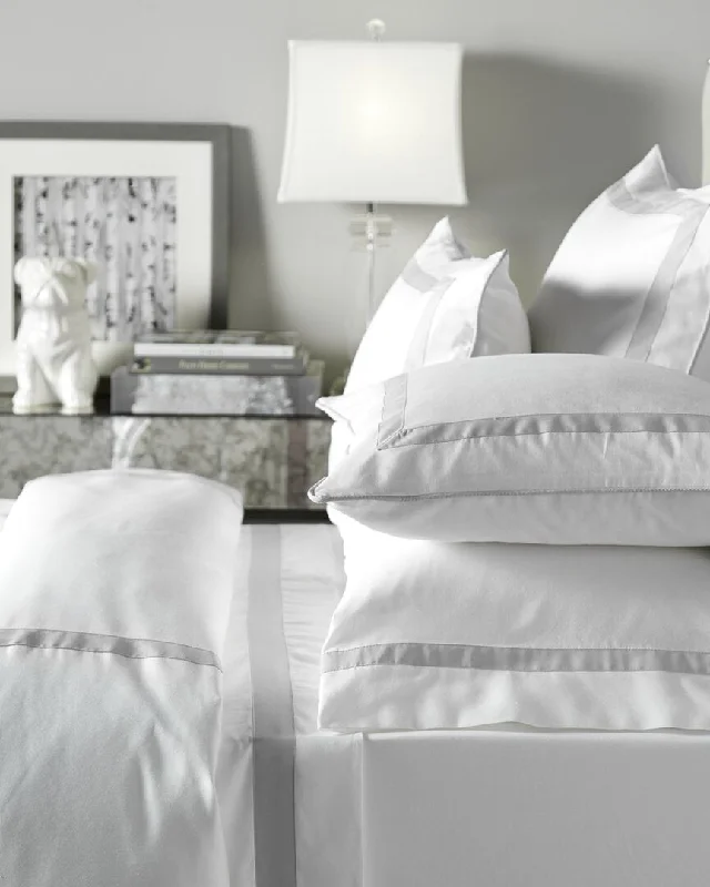 Guest - room duvet covers to make visitors feel welcome and comfortableMontague & Capulet 400TC Haute Hotel Duvet