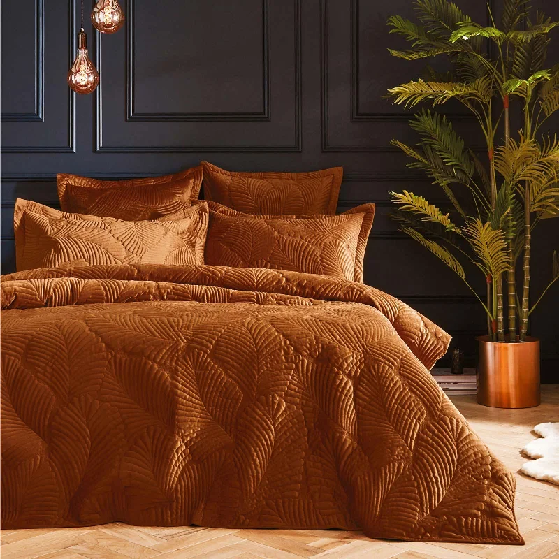 Zipper - closure duvet covers for easy removal and washingPalmeria Quilted Velvet Rust Duvet Cover Set