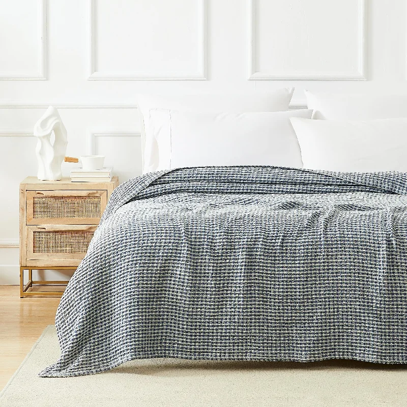 Linen blankets with a rustic and textured lookTama 100 percent Cotton Waffle Weave Blanket