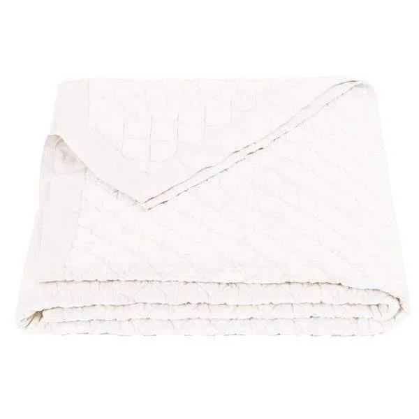 Silk blankets with a smooth and elegant touchVintage White Quilt