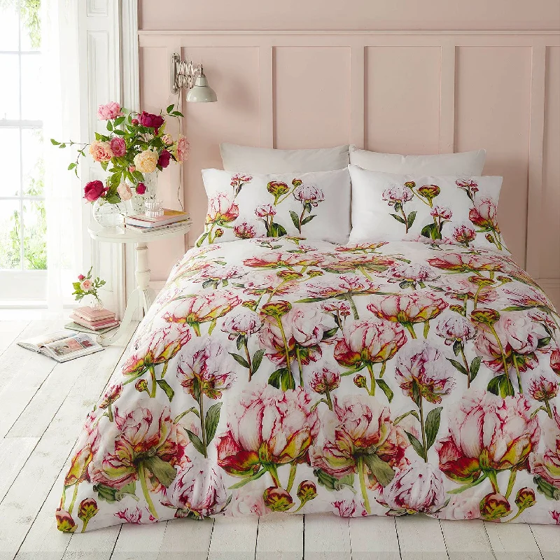 Floral - printed duvet covers for a romantic and feminine touchVoyage Heligan Floral Fuchsia Cotton Duvet Set