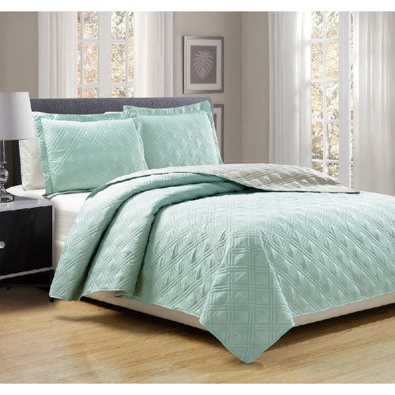 Goose down comforters known for their superior quality and insulation3-piece Solid Reversible Quilt Set