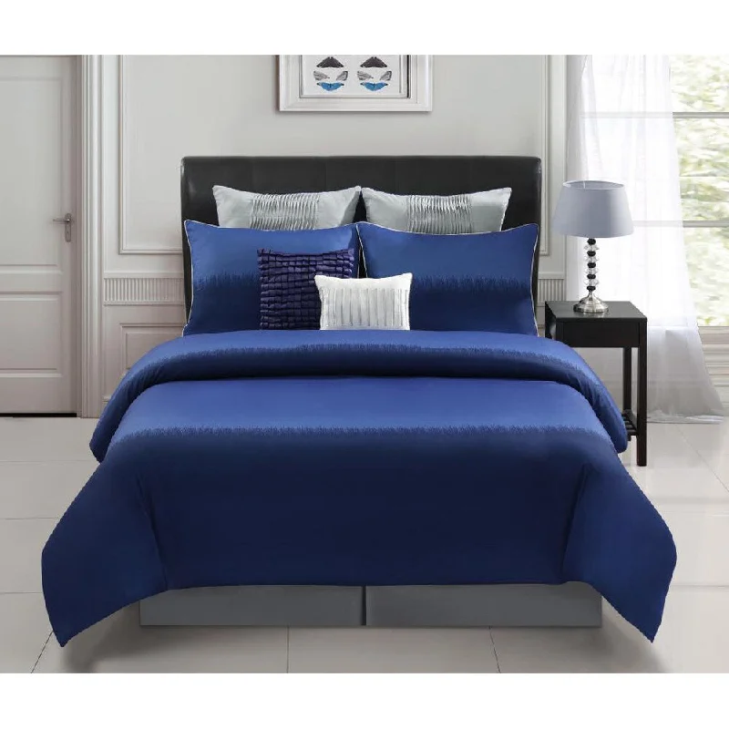 Latex - filled comforters with a bouncy texture and good supportBryant Park 8-piece Comforter Set