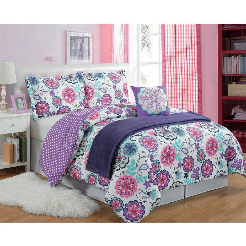 King - size comforters to fit large king - sized beds perfectlyDaniella 5-piece Comforter Set