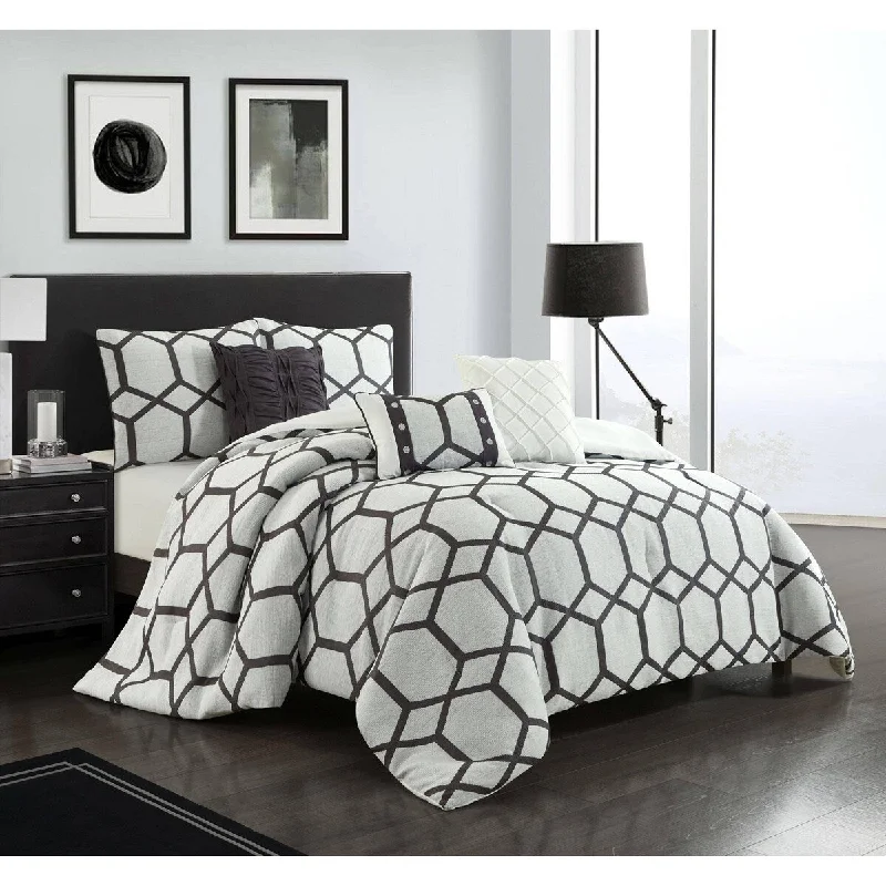 Bamboo - fiber - filled comforters with antibacterial and breathable qualitiesNanshing Hermes 6-Piece Geometric Comforter Set