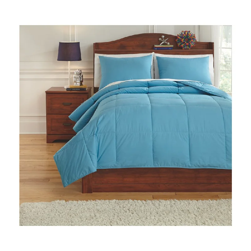 Duck down comforters with a softer feel and good warmth retentionSignature Design by Ashley Plainfield Full 3-piece Comforter Set